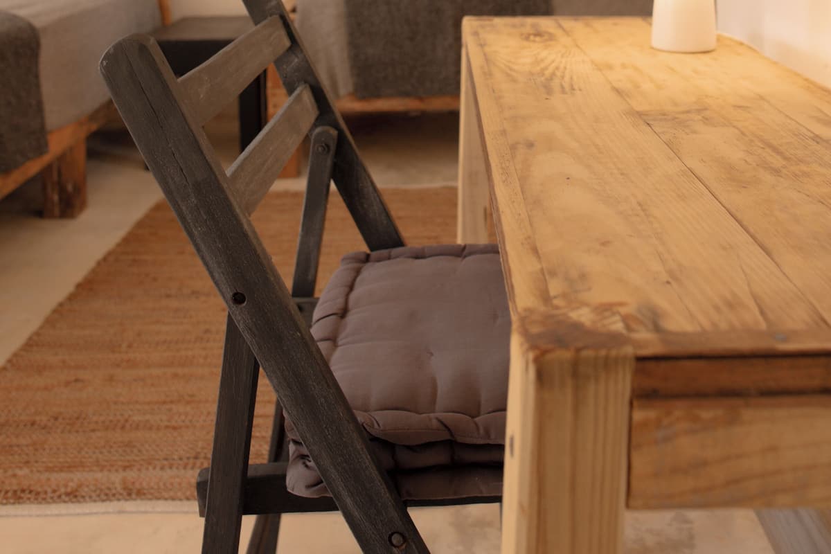 Habitación doble clásica, Terraza, en el área del jardín | Espacio para trabajar con laptop y cortinas blackout