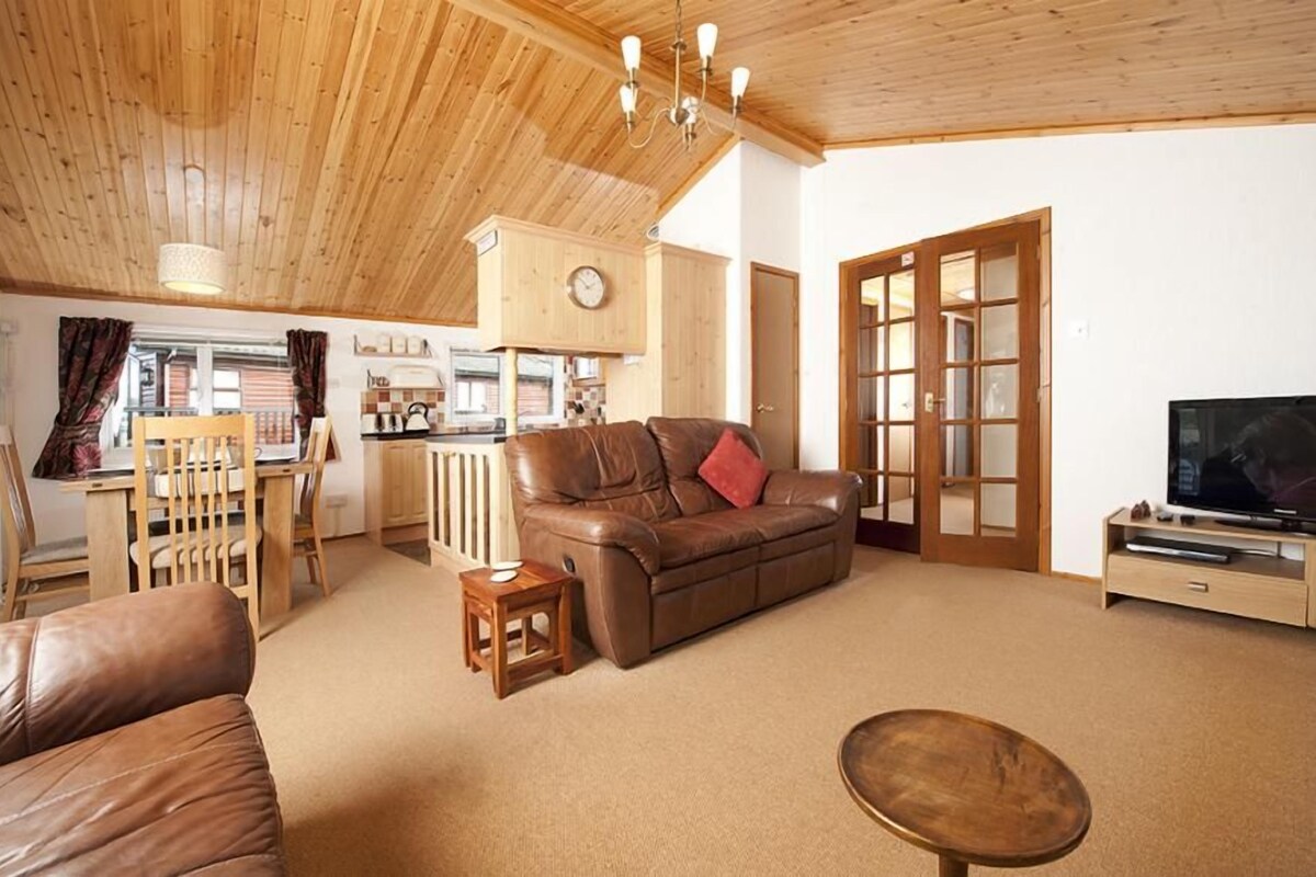 3 Bedroom Silver Lodge | Living area | TV