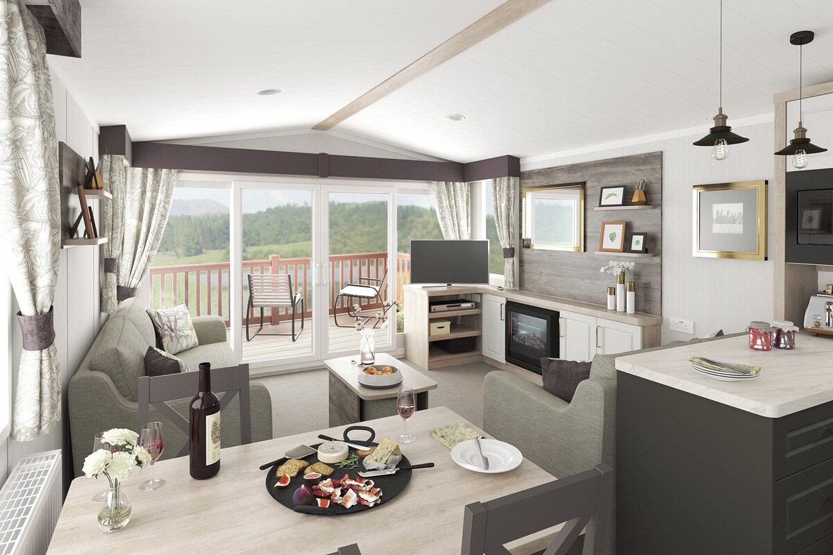  2 Bedroom Gold Caravan with Decking | 起居區 | 電視