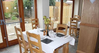 Cottage Lea's Country Hotel & Restaurant