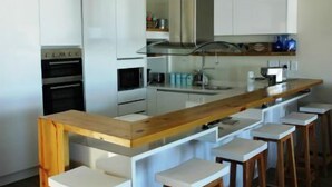 Departamento empresarial, 1 cama King size | Cocina privada
