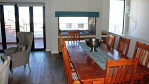 Departamento empresarial, 1 cama King size | Servicio a la habitación