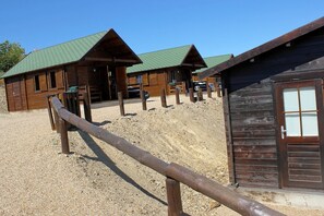 Family Bungalow, 2 Bedrooms, Non Smoking | Katil bayi/kot (surcaj) 