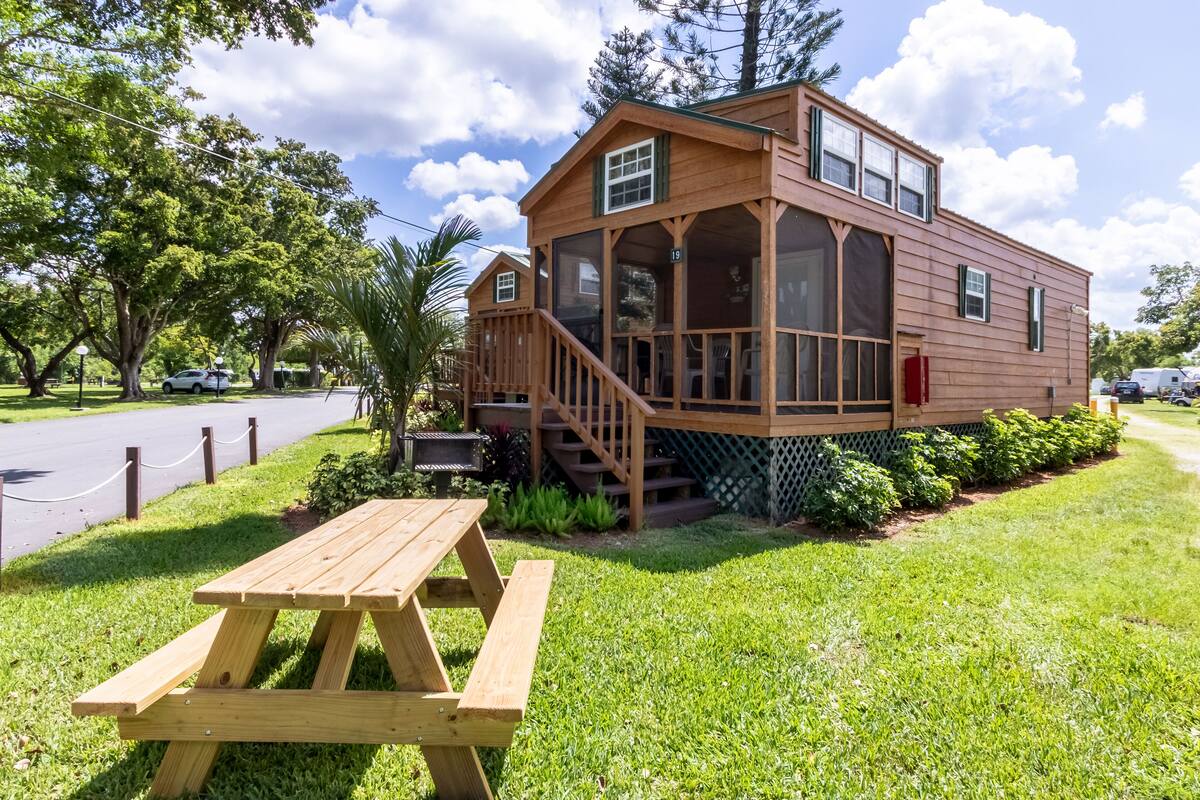 ดีลักซ์เคบิน, 2 ห้องนอน, ห้องครัว (Lodge Sleeps 8, No Pets)