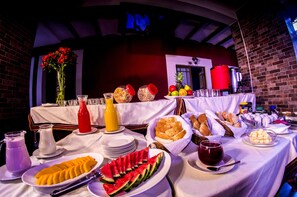 Free daily buffet breakfast  - York Vintage (La Paz)