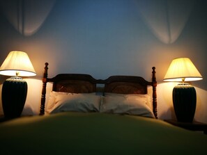 Premium bedding, down duvets, desk, free WiFi - York Vintage (La Paz)