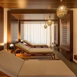 Sauna, hot tub, steam room, Turkish bath/hammam, body treatments