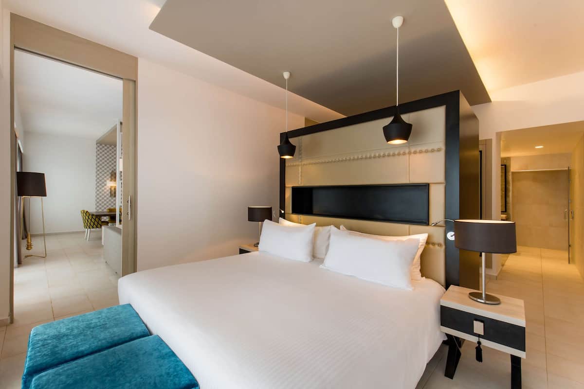 In-room safe, desk, laptop workspace, soundproofing