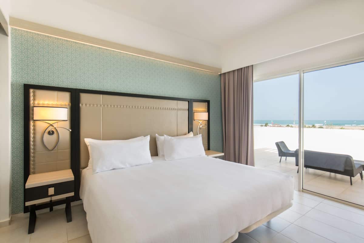 In-room safe, desk, laptop workspace, soundproofing