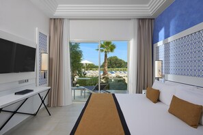 Minibar, coffres-forts dans les chambres, bureau, chambres insonorisées