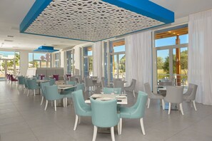 Café da manhã com buffet todos os dias (MAD 200 por pessoa)