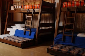 Phòng dành cho gia đình | Bàn, bàn ủi/dụng cụ ủi quần áo, giường gấp/giường phụ (phụ phí)