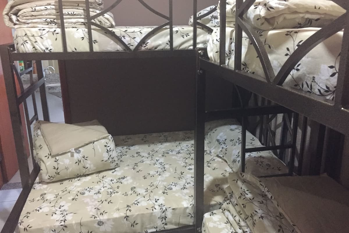 Room (Up to 5 People/Até 5 Pessoas) | Free WiFi, bed sheets, wheelchair access