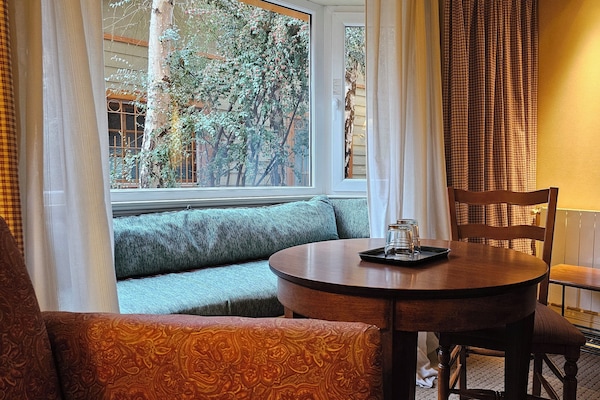 Kamar Comfort, 2 Tempat Tidur Twin | 1 kamar tidur, minibar, brankas, dan meja kerja