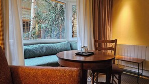 Comfort Room, 2 Twin Beds | Minibar, in-room safe, desk, free WiFi