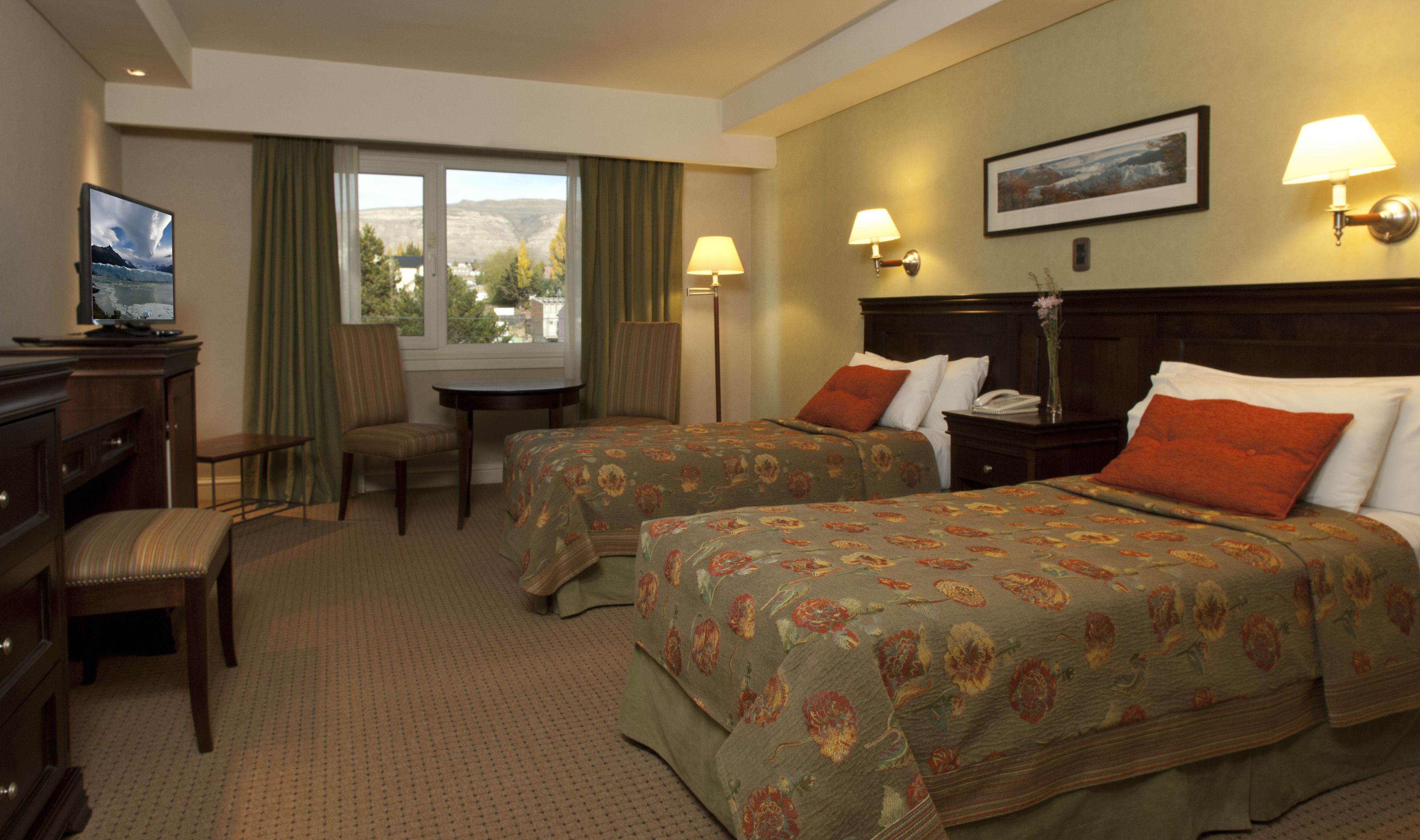 舒適客房, 2 張單人床 | 迷你吧、房內夾萬、書桌、免費 Wi-Fi