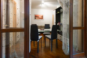 Comfort Room, 1 Bedroom | Living area | Flat-screen TV - Domus Al Parco Guest House (Fiumicino)