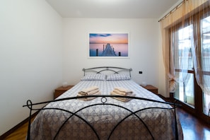 Comfort Room, 1 Bedroom | Premium bedding, desk, iron/ironing board, free WiFi - Domus Al Parco Guest House (Fiumicino)