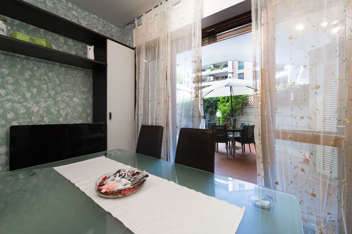 Comfort Room, 1 Bedroom | Living area | Flat-screen TV