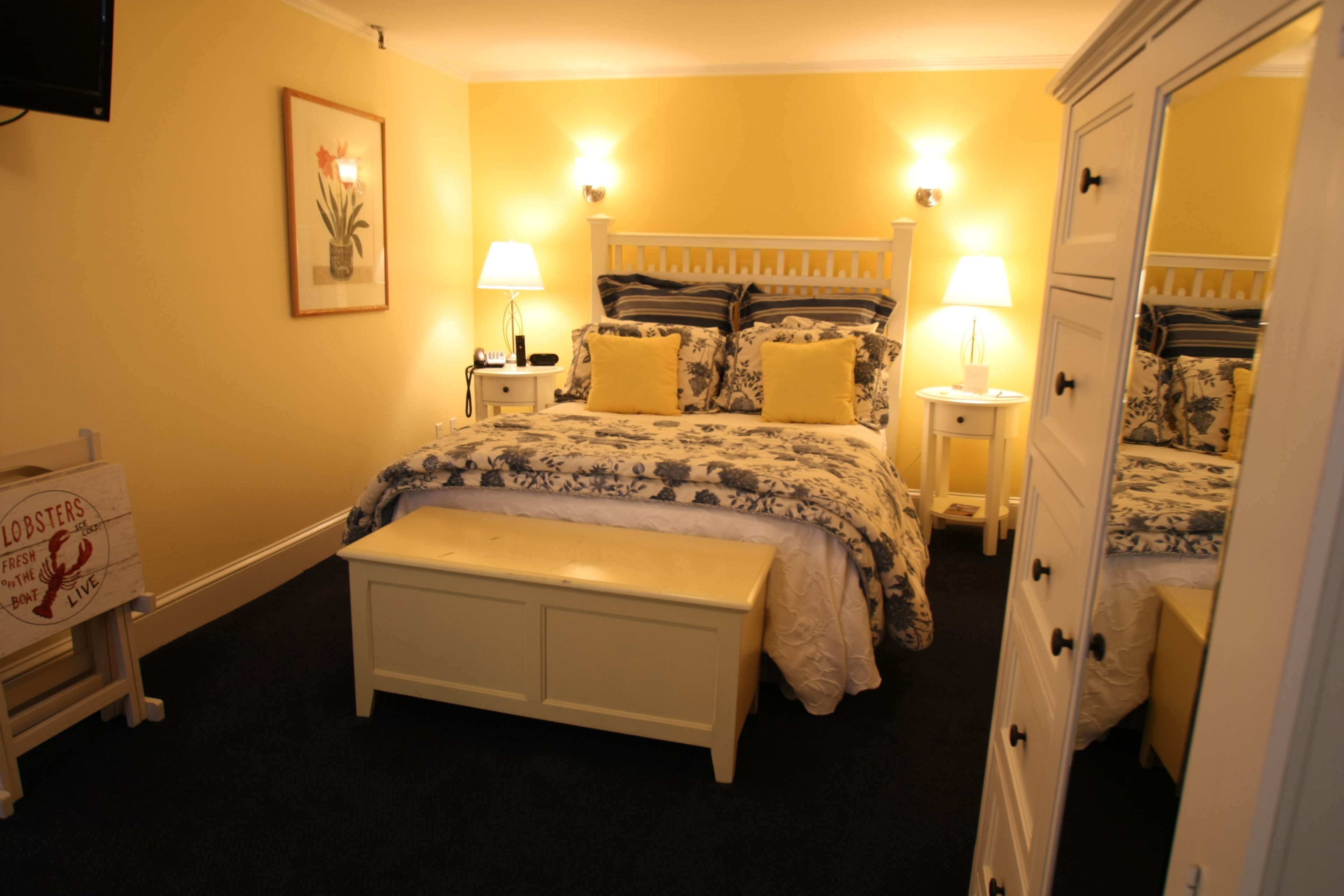 room, private bathroom (queen room) | individually decorated, individually furnished, iron/ironing board