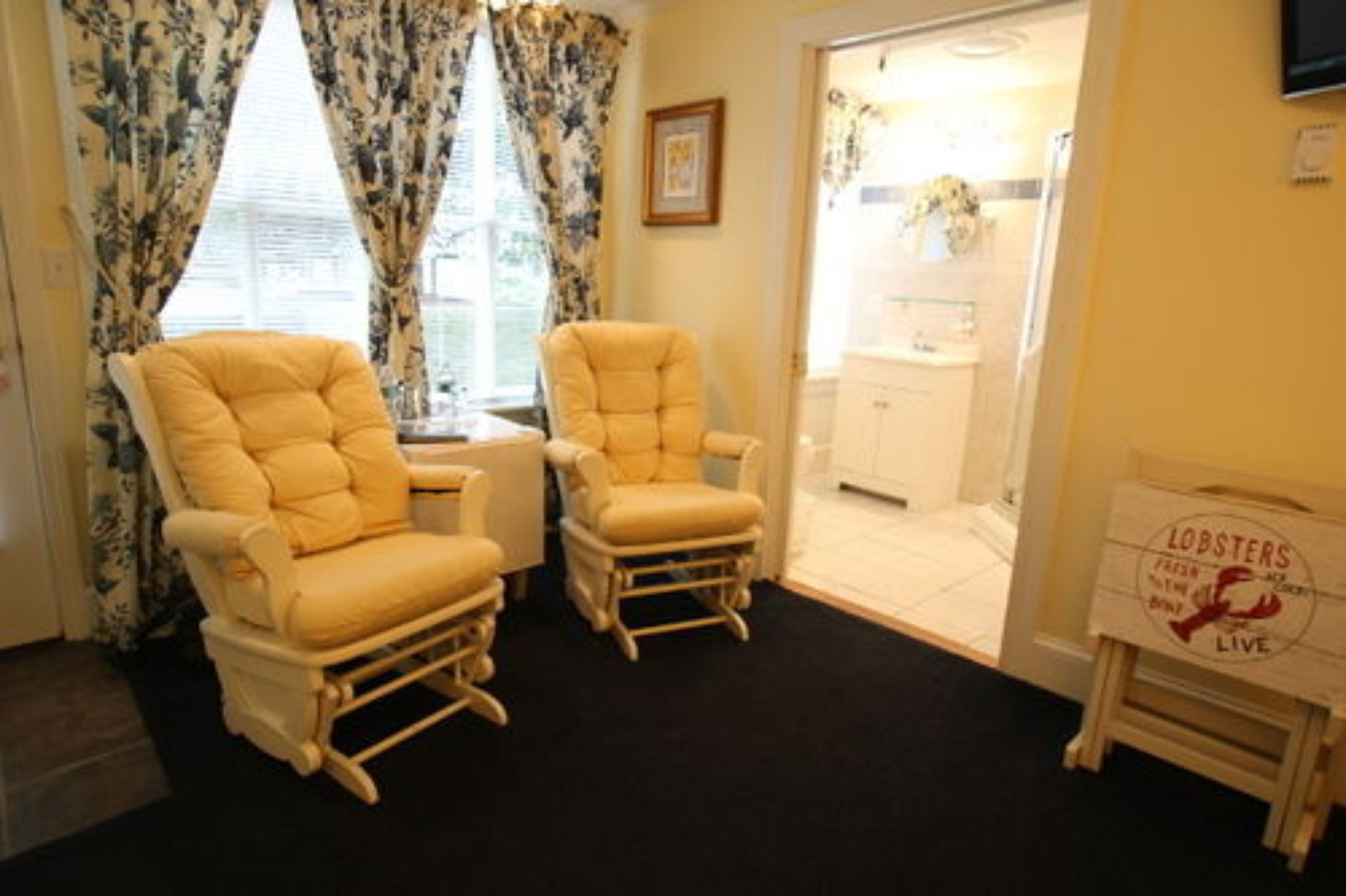 room, private bathroom (queen room) | individually decorated, individually furnished, iron/ironing board