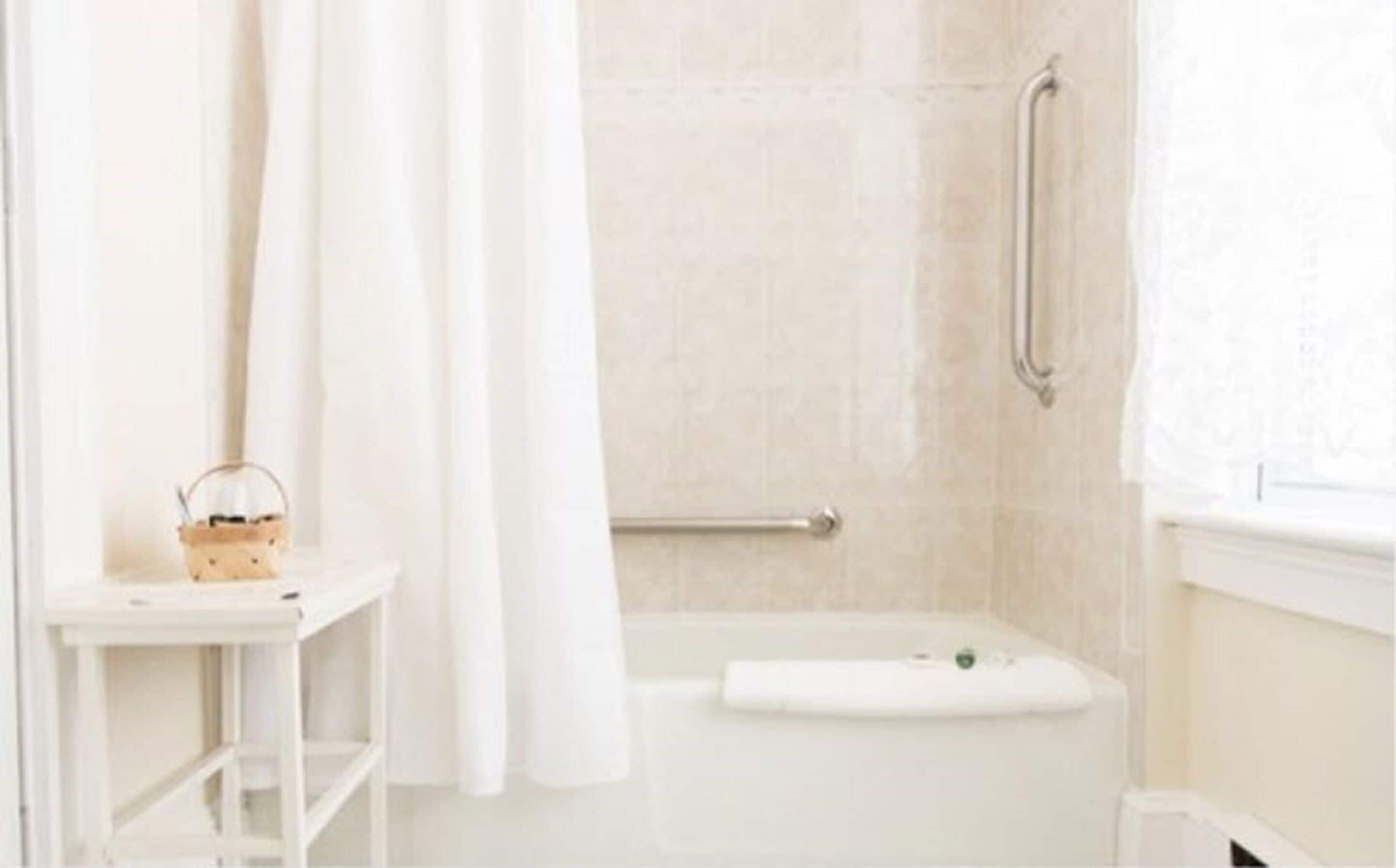 room, 1 queen bed | bathroom | combined shower/bathtub, hair dryer, towels, soap