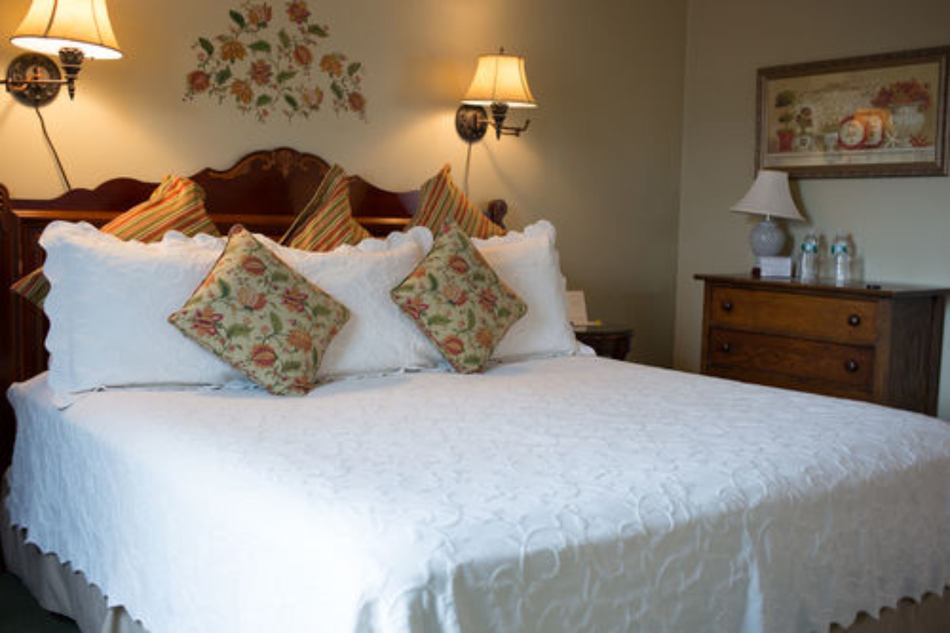 room, private bathroom (queen room) | individually decorated, individually furnished, iron/ironing board