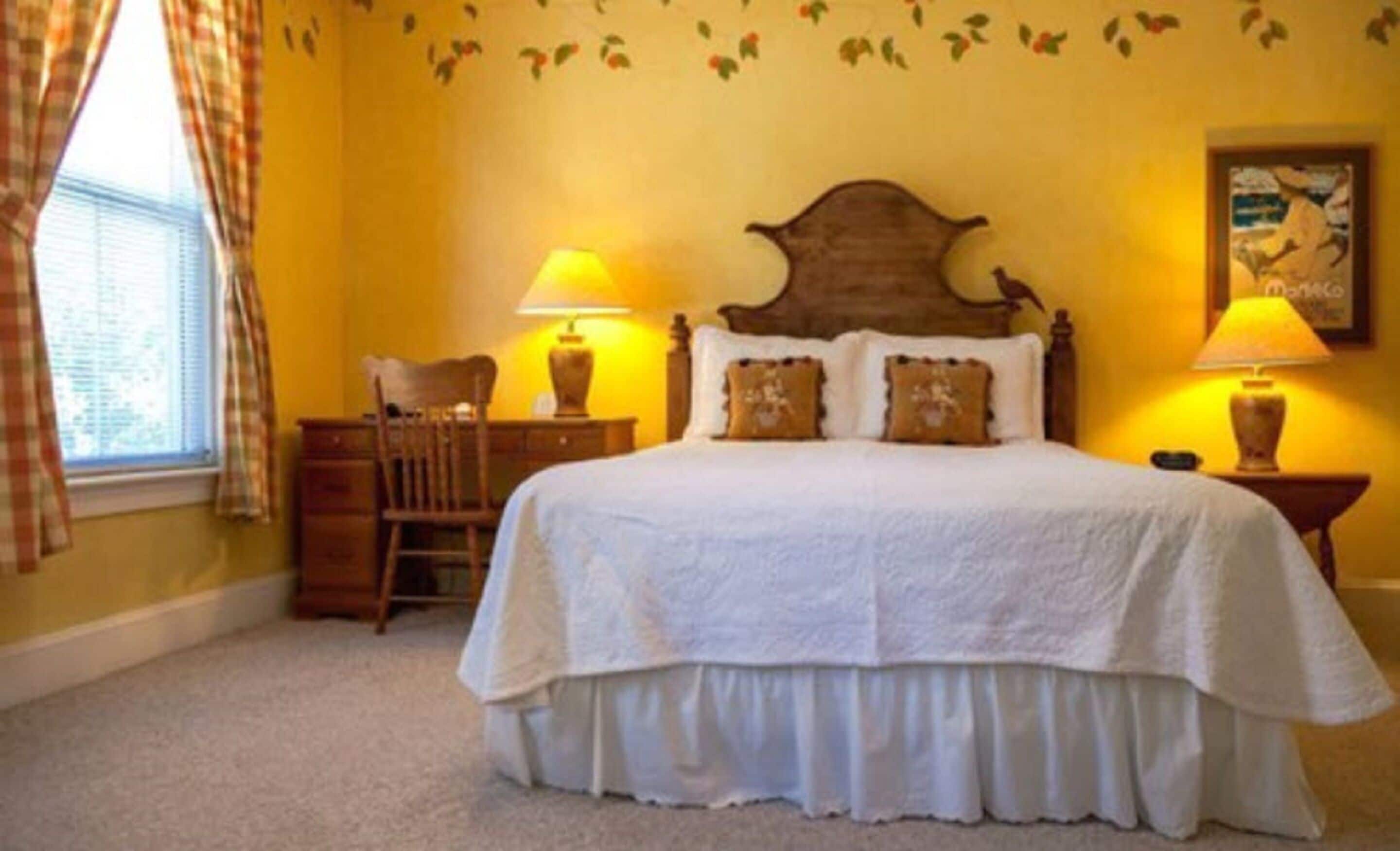 room, 1 queen bed | individually decorated, individually furnished, iron/ironing board