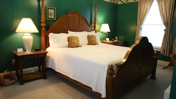 Room, Private Bathroom (Queen Room) | Individually decorated, individually furnished, iron/ironing board