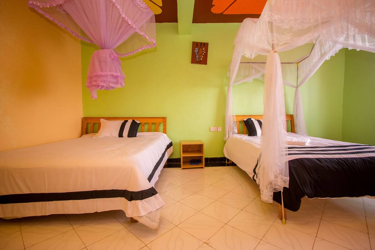 Standard Twin Room | Desk, free WiFi