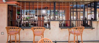Alma Hotel