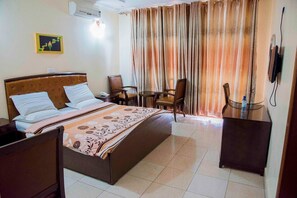 Skrivebord og wi-fi (inkludert)