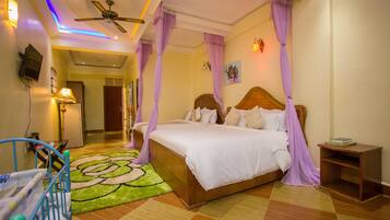 Desk, soundproofing, free WiFi