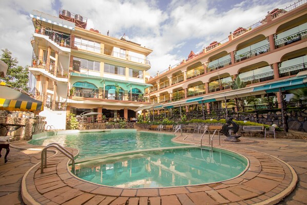 Outdoor pool - Aturukan Hotel (Kitale)