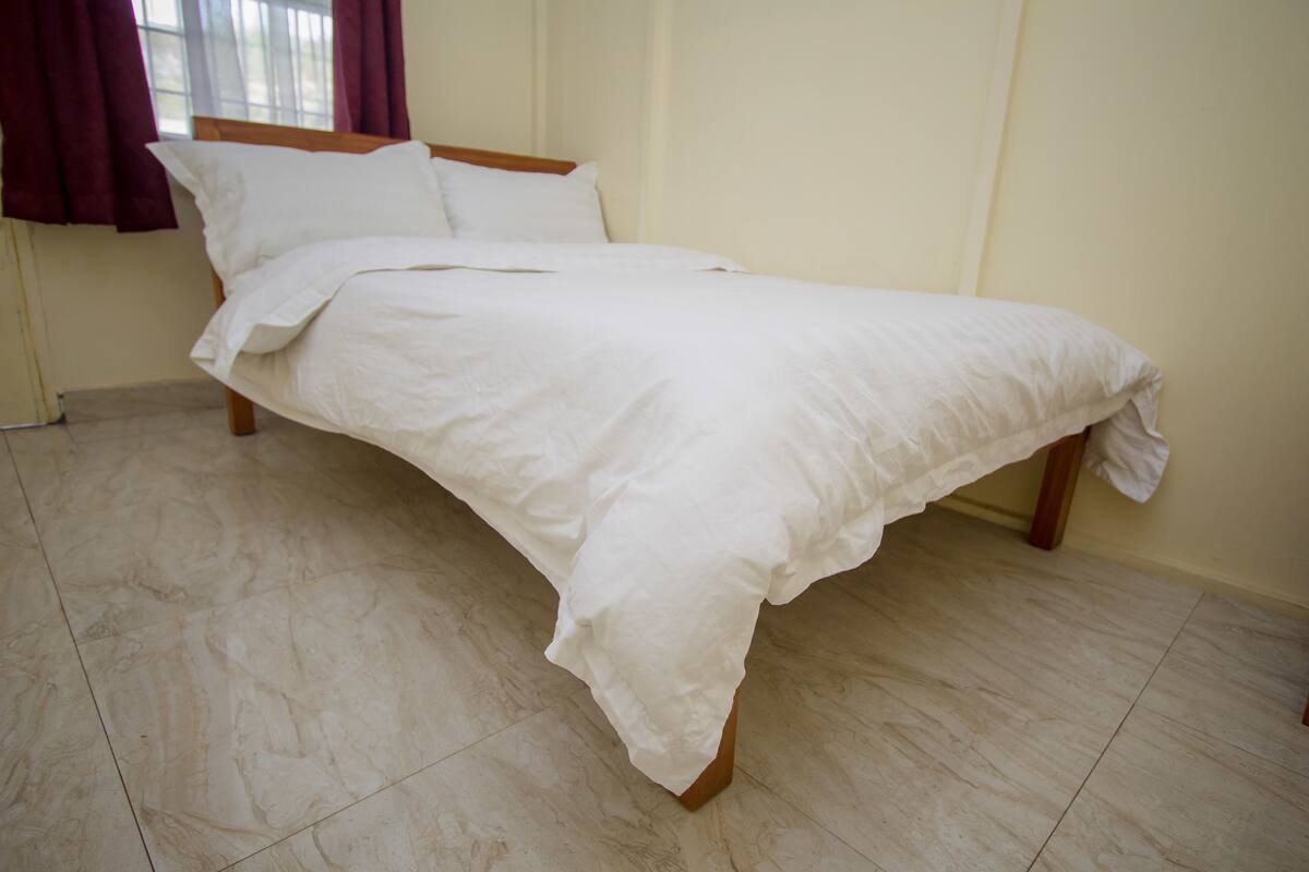 Standard Double Room | Desk, WiFi (free)