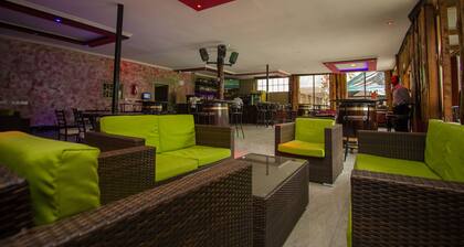 Balis Best Bar and Resort