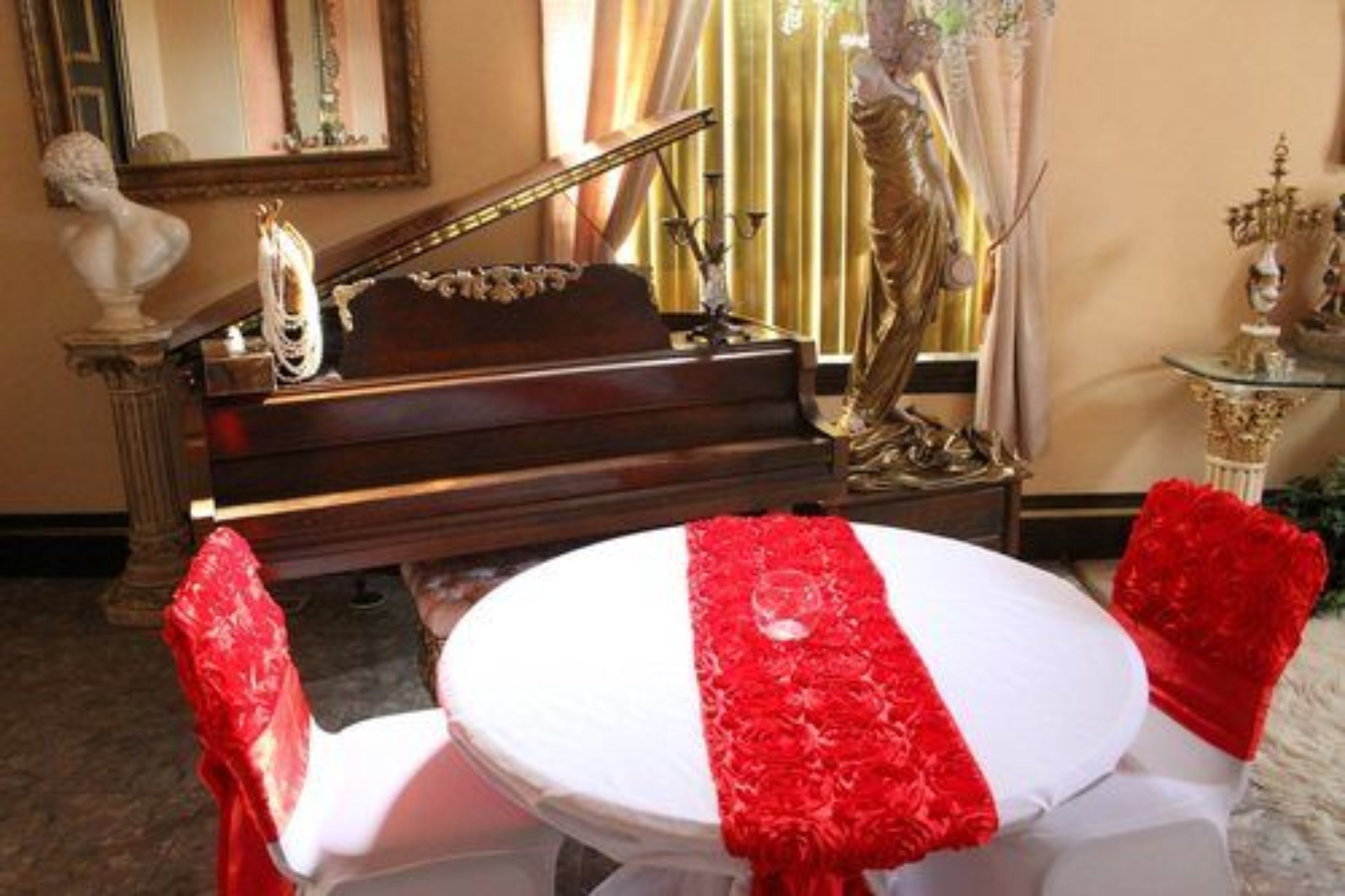 Suite, Private Bathroom | Premium bedding, iron/ironing board, free WiFi, bed sheets