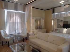 Ropa de cama de alta calidad y tabla de planchar con plancha 