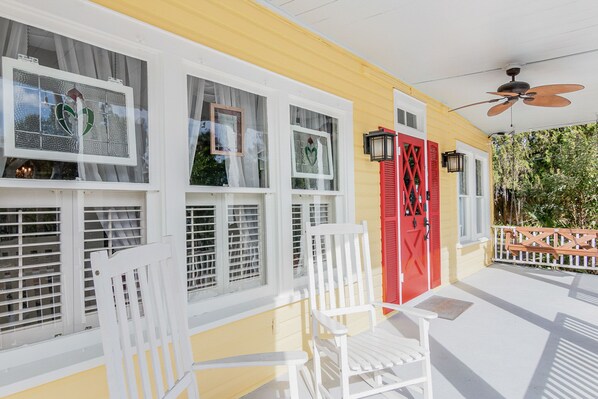 Vista frontal de la propiedad