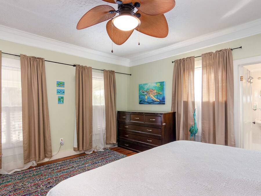 The Florida Room | Desk, iron/ironing board, free WiFi