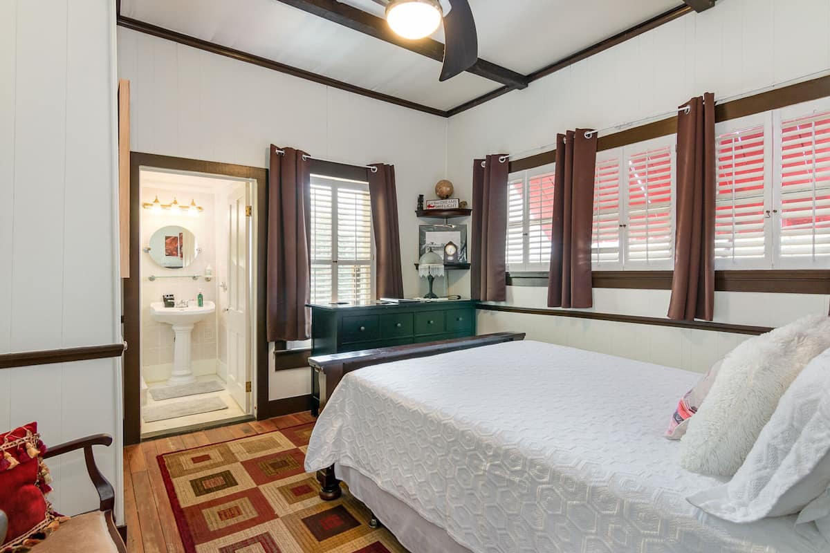 The World Traveler Room