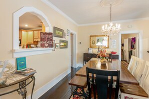 Free daily continental breakfast - The Wayward Traveler's Inn (Mims)