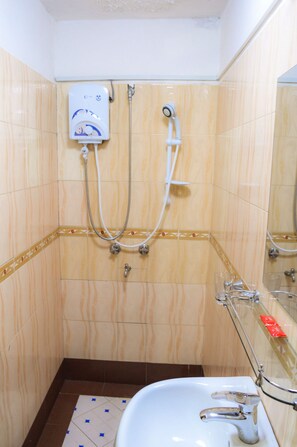 A bathroom with a shower, a sink, and a mirror. - Wida Highway Motel (Kikuyu)
