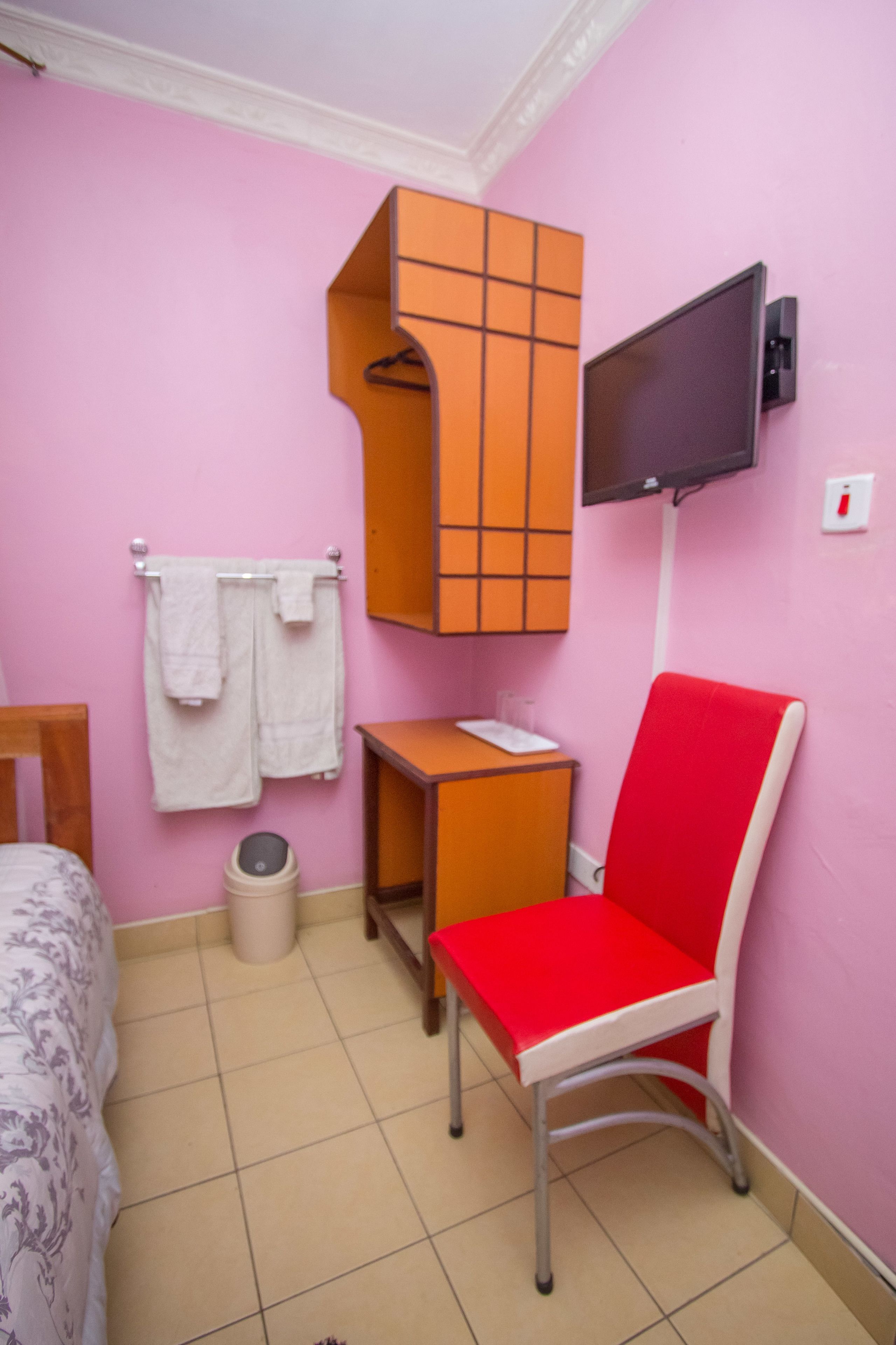 standard single room | room amenity