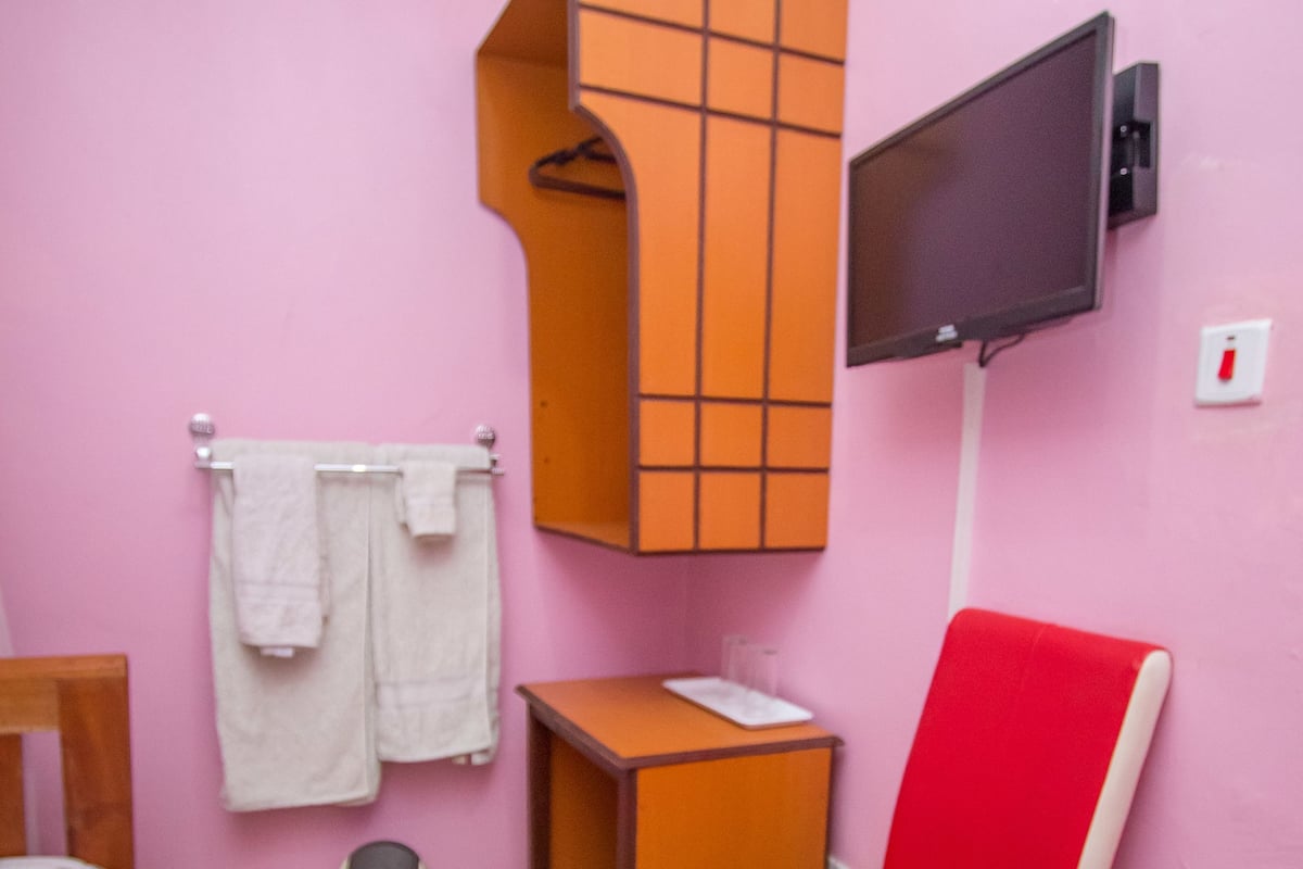 standard single room | room amenity