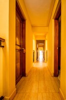 Desk, soundproofing, free WiFi