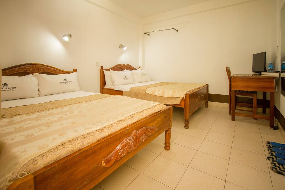 Suite | Desk, free WiFi