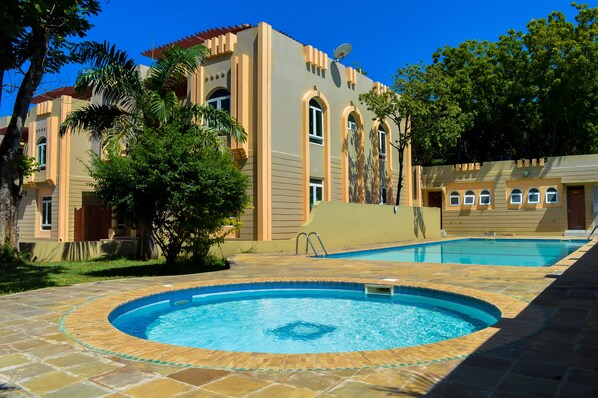 Outdoor pool - Star Villas (Mombasa)