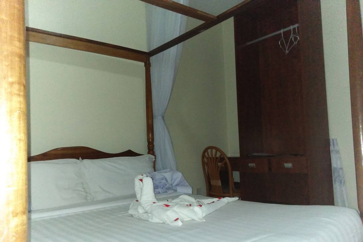 Chambre Double Standard | Coffres-forts dans les chambres, bureau, rideaux occultants