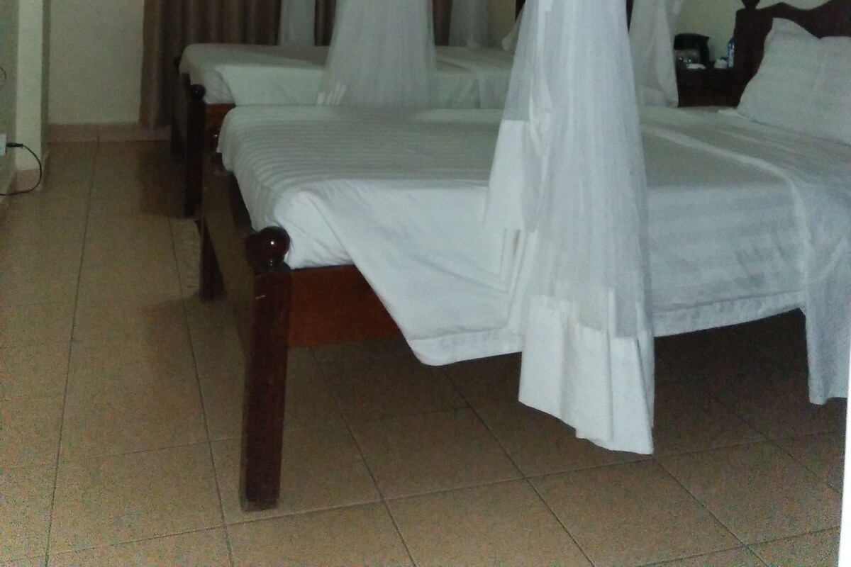 Coffres-forts dans les chambres, bureau, rideaux occultants